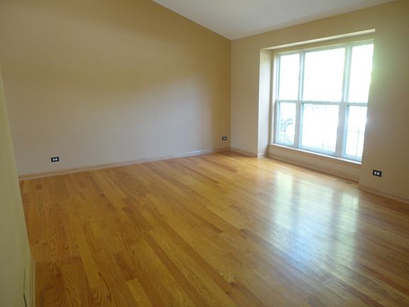 3rd image of 395 Fairfax Ln