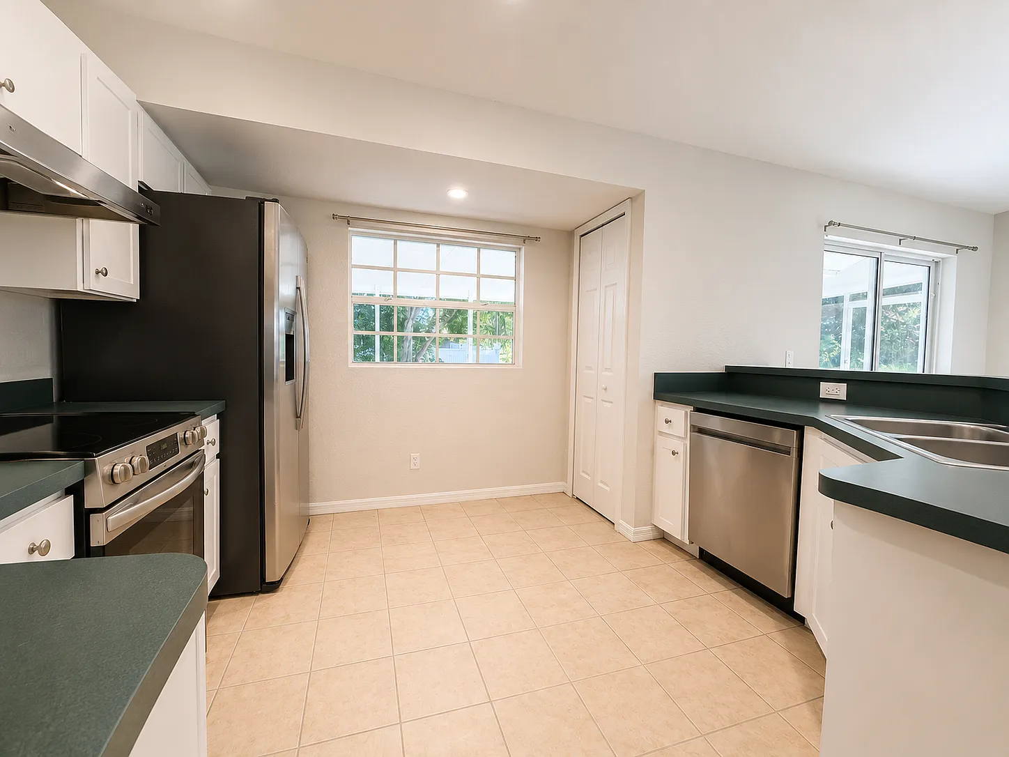 3 bed, 1212 sqft, $1,895 — Photo 4