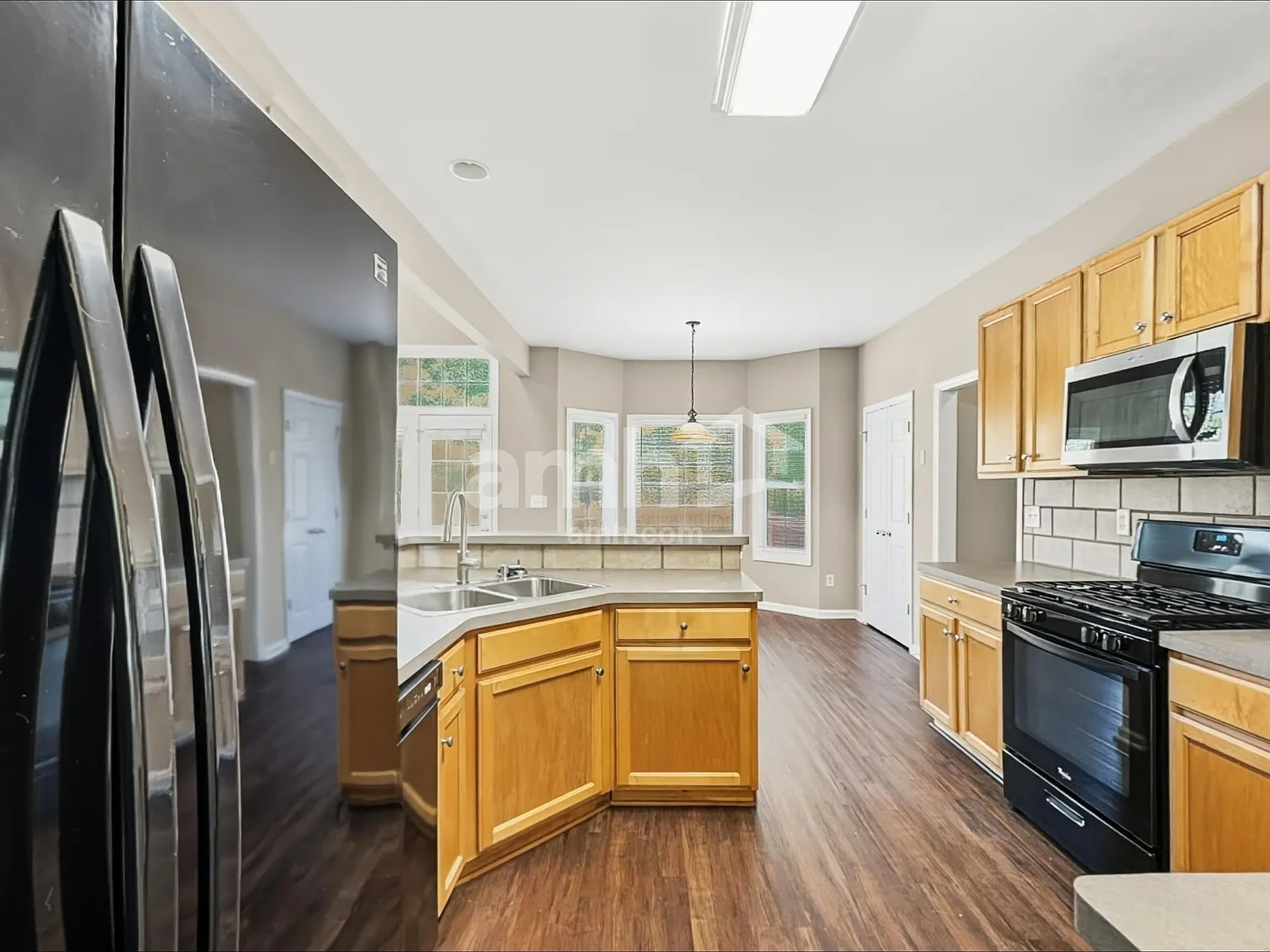 4 bed, 2.5 bath, 2591 sqft, $2,635 — Photo 3