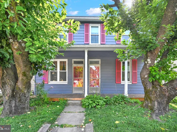 9 S Main St, Stewartstown, PA 17363