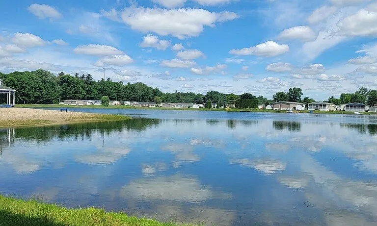 Pinewood on the Lake — Photo 2