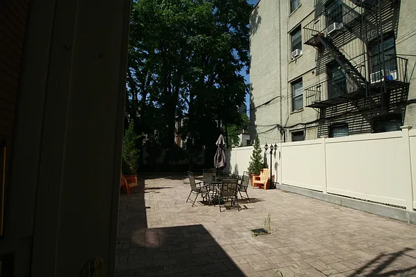 Rented by Grand & Co. | media 33