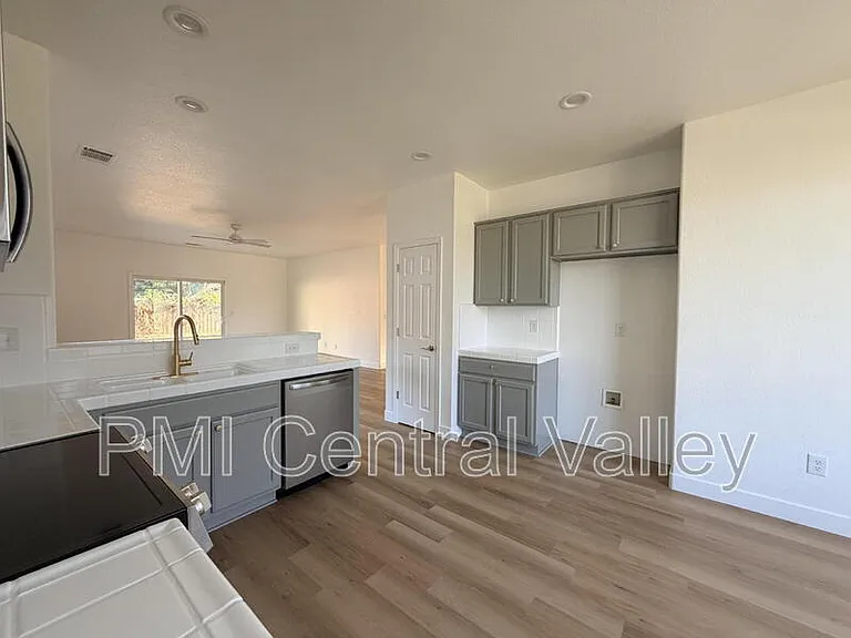 2210 Birchwood Ct — Photo 7