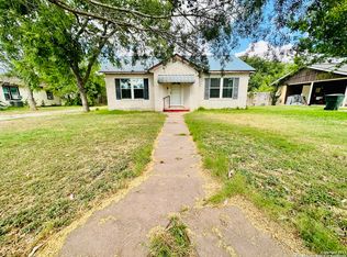 614 N Johnson St, Karnes City, TX 78118
