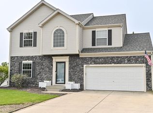 2213 Hunters Ln, Grafton, WI 53024