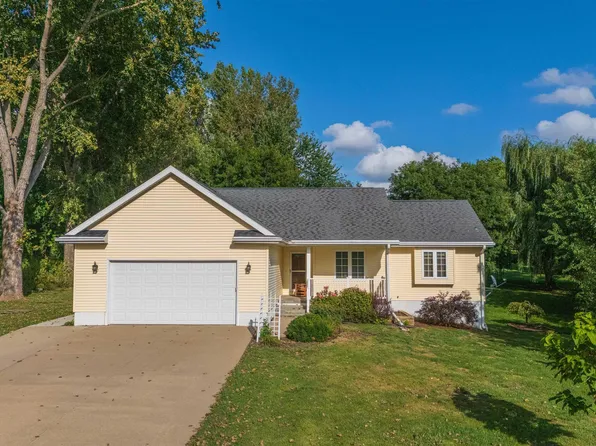 1601 Greenfield Dr, Marshalltown, IA 50158