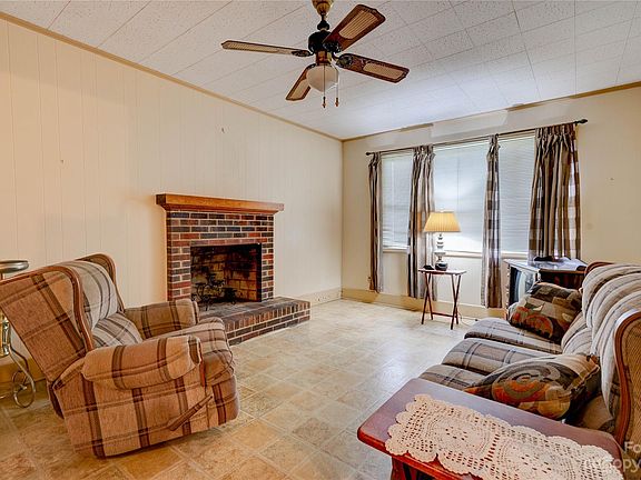 5th image of 104 Castlewood Dr
