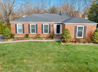 616 Gatehouse Ln, Douglass Hills, KY 40243