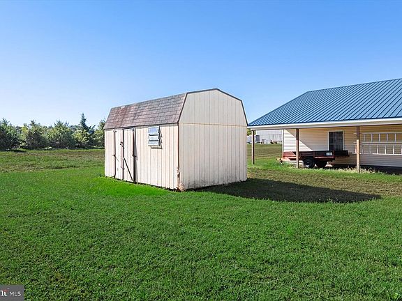 4th image of 20158 Cedar Beach Rd