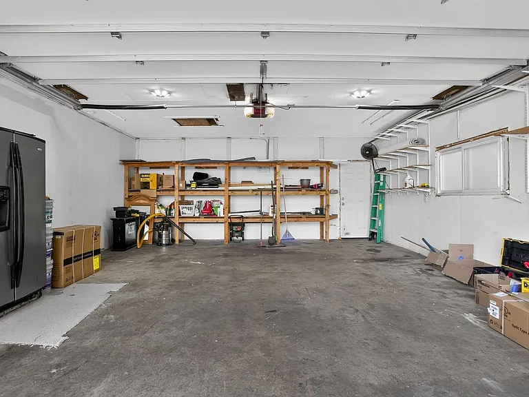 1702 N Beech Rd — Photo 45
