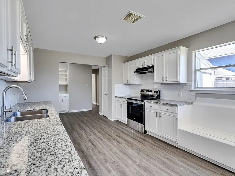 4511 Tangle Creek Ln — Photo 10