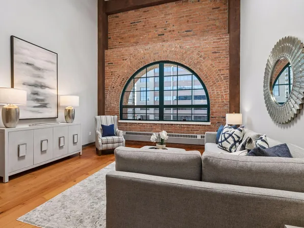 250 Park Ave Unit 705, Minneapolis, MN 55415