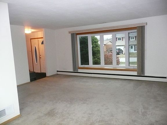 2nd image of 15129 Willow Ln