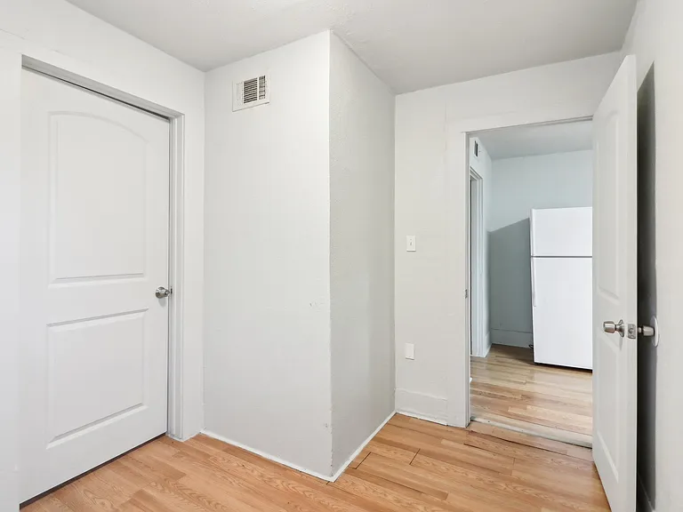 1906 Grainger St #1906 — Photo 21