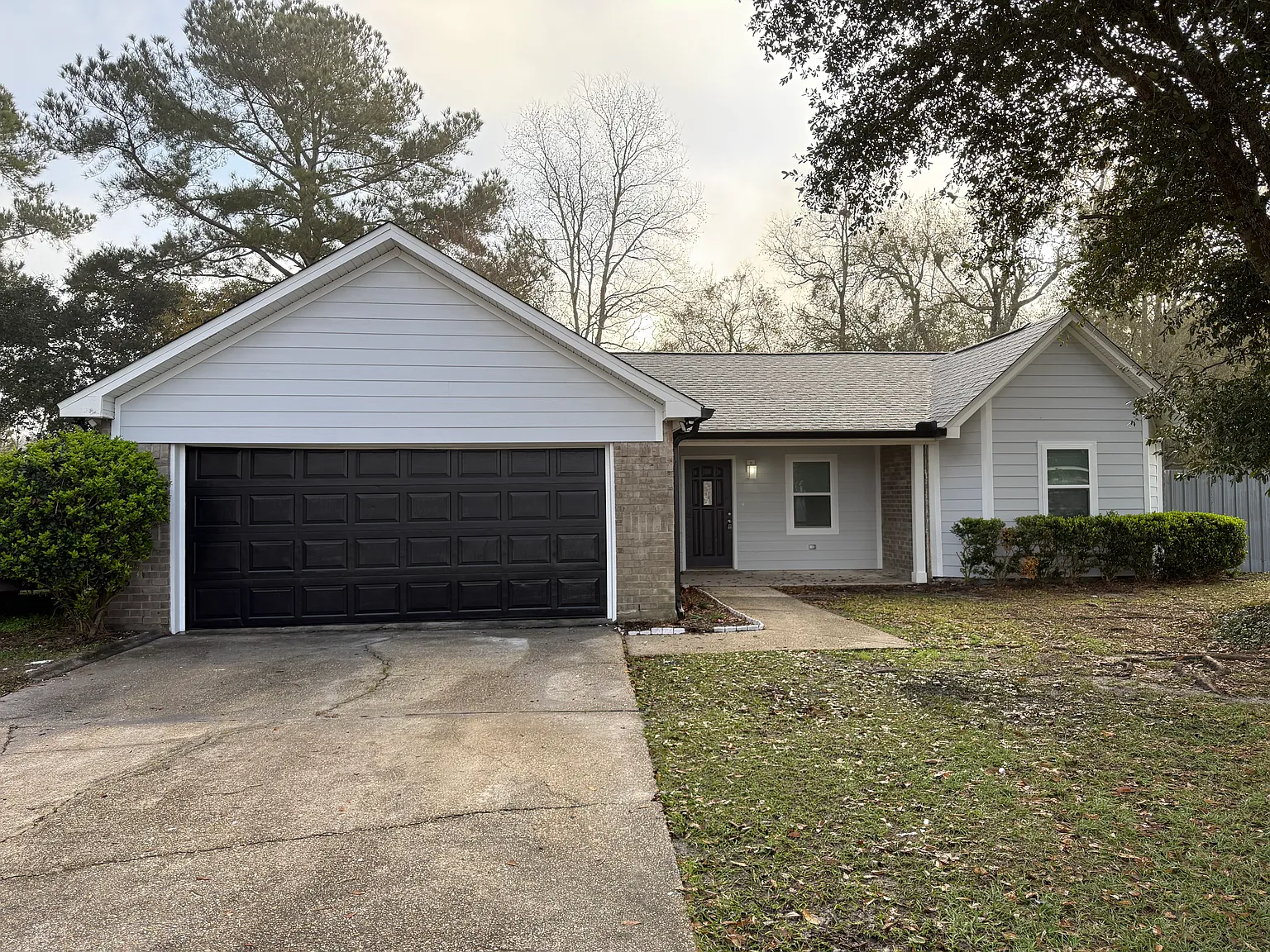 3 bed, 1600 sqft, $2,000 — Photo 1