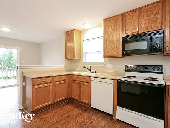 5th image of 51 Village Green Dr
