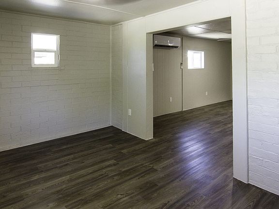 3rd image of 130 E Navajo Rd
