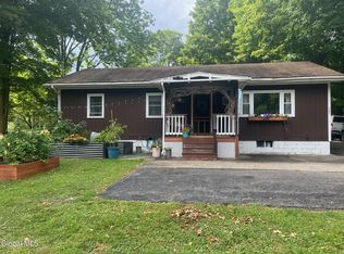 307 Pearl St, Crown Point, NY 12928