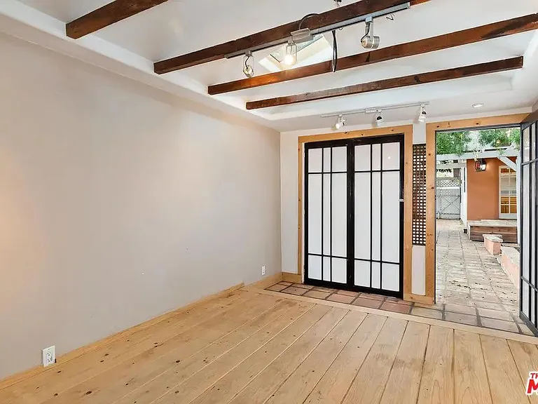 3556 Helms Ave — Photo 1