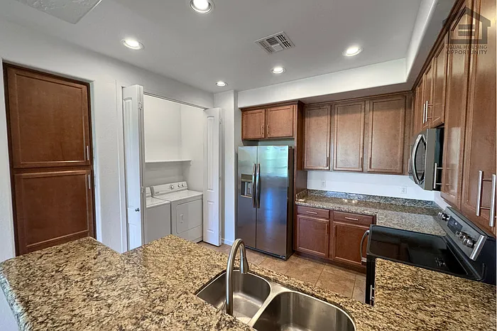 10260 E White Feather Ln #2015 — Photo 11