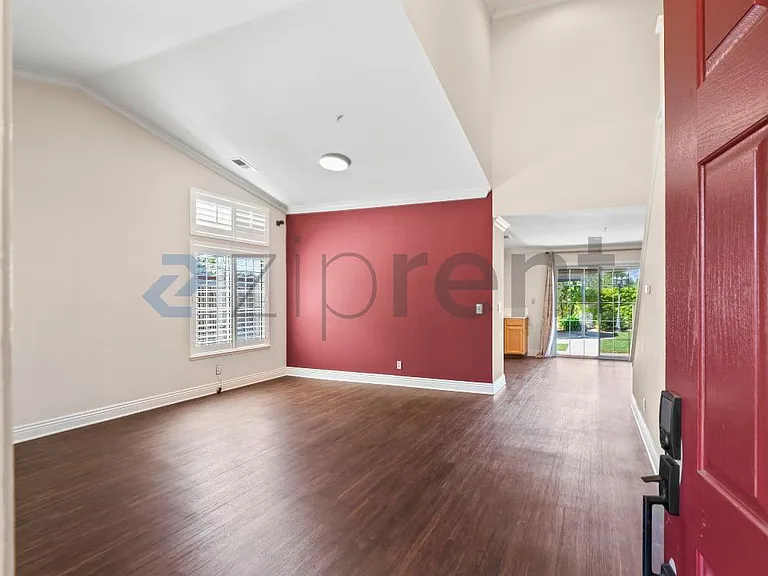 1366 Jayhawk Ln — Photo 4