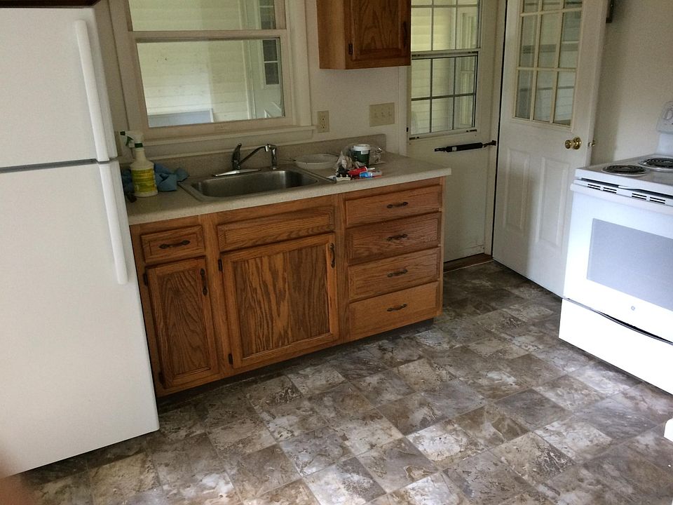 2nd image of 820 Raring Dr