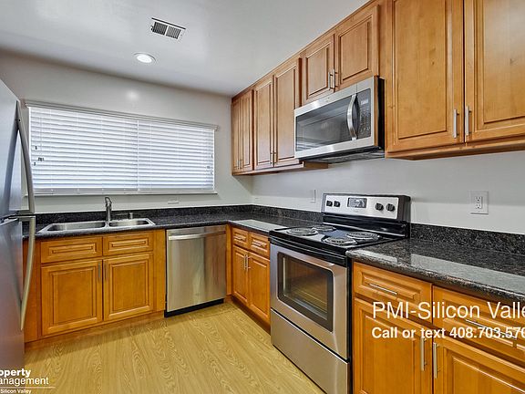 4th image of 294 Waverley St