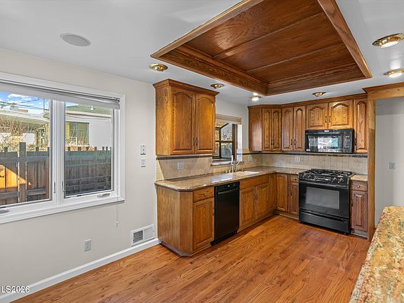 3rd image of 255 Circle Dr