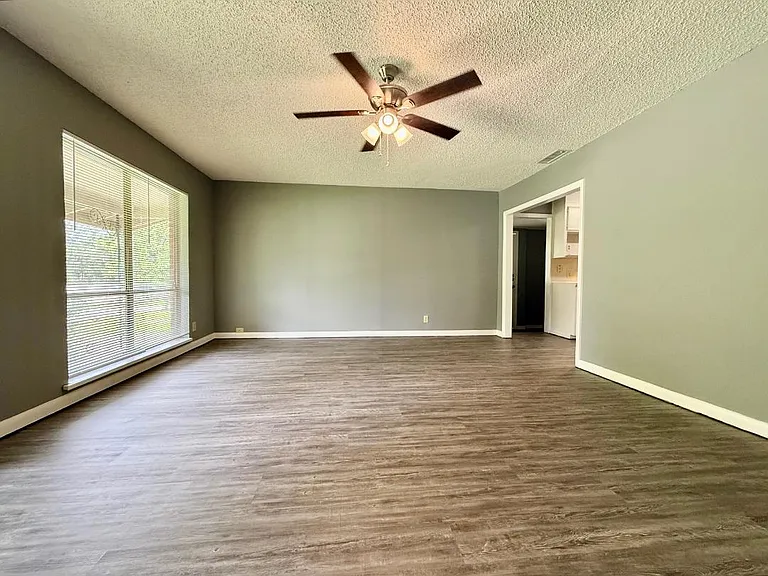 2206 Clay St — Photo 2