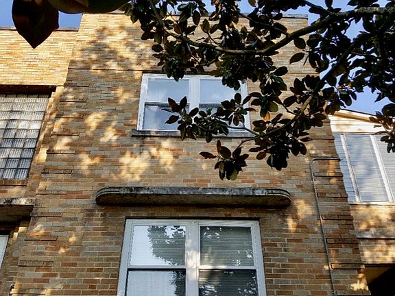 3rd image of 1624 S Argyle Pl Unit 1