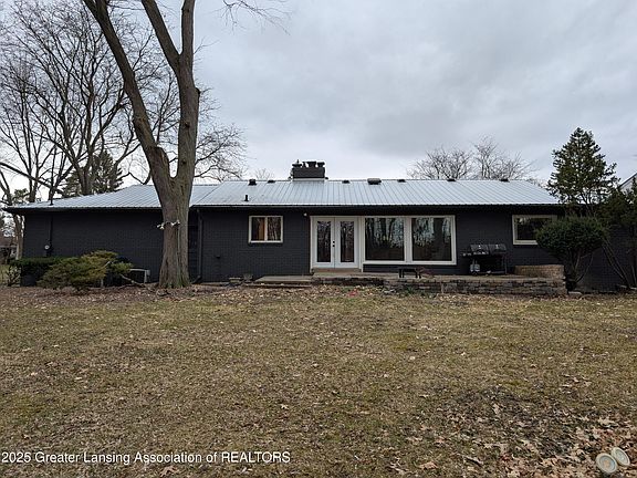 3rd image of 320 Whitehills Dr