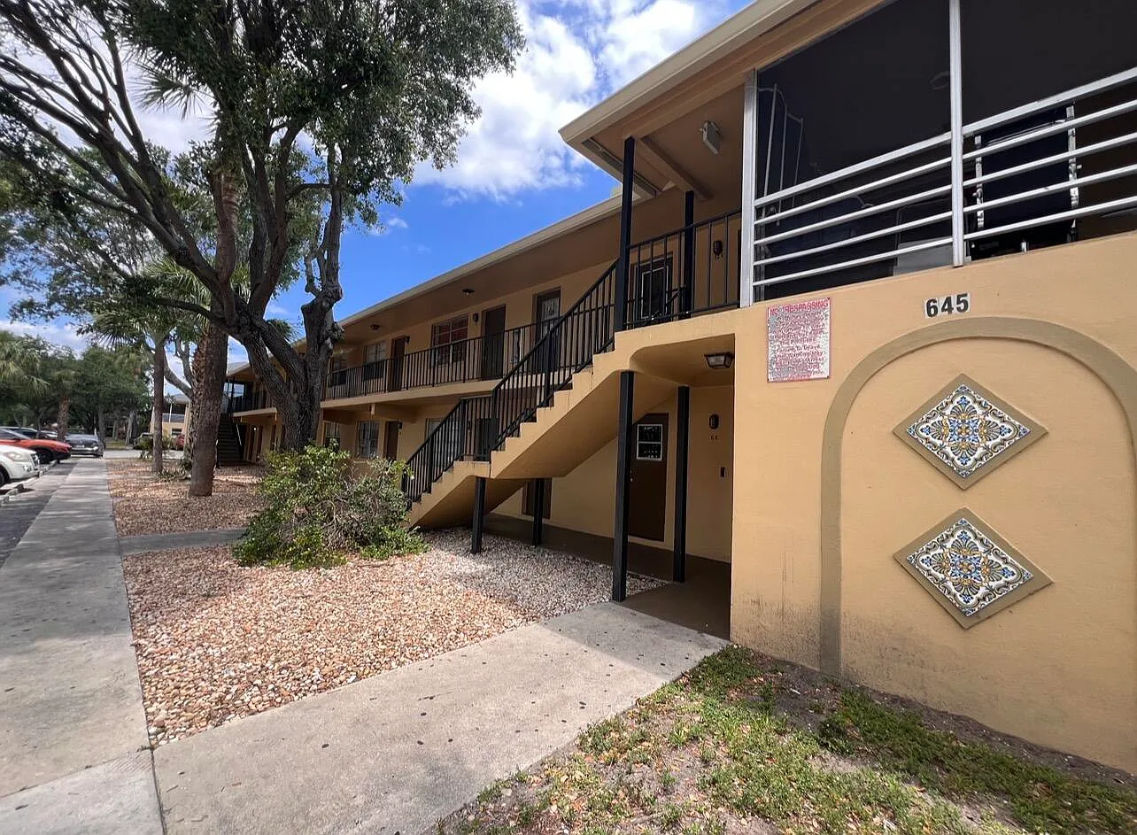 2 bed, 1.0 bath, 777 sqft, $2,000 — Photo 2