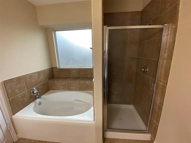 4903 Summer Ridge Dr — Photo 15