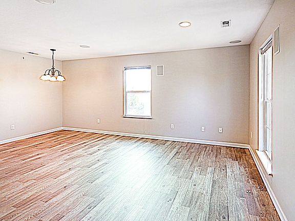 5th image of 310 Stonewall Creek Dr