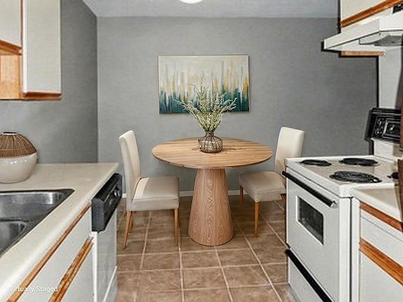 4th image of 33136 George Ferguson Way