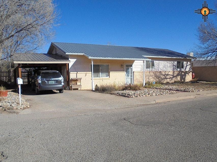1st image of 3320 Luna Dr