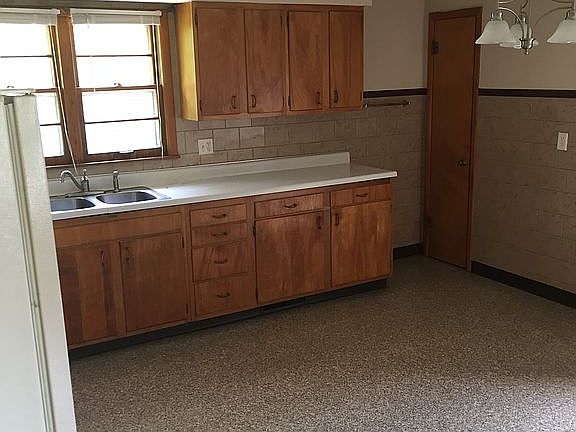 3rd image of 3535 S Hays Dr