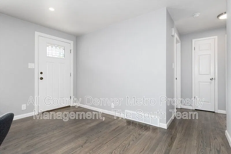 5 bed, 2.0 bath, 1899 sqft, $3,185 — Photo 3