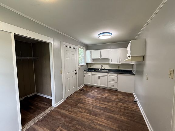 4th image of 2206 Hawthorne Ave