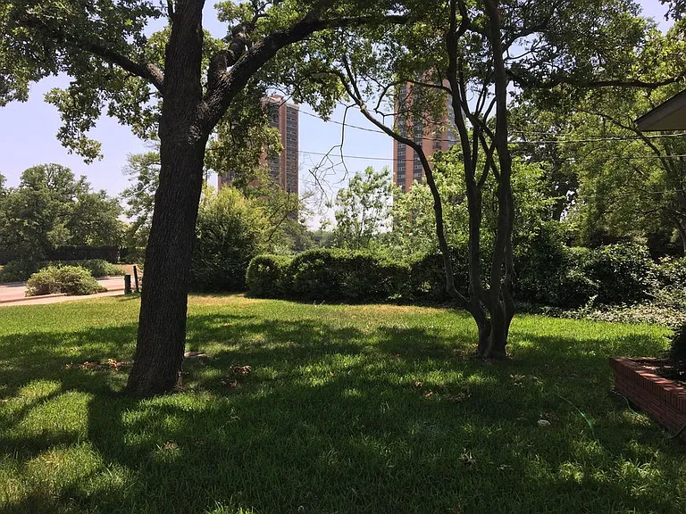 611 E University Dr — Photo 24