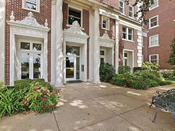 3rd image of 329 E Colorado Blvd APT 604