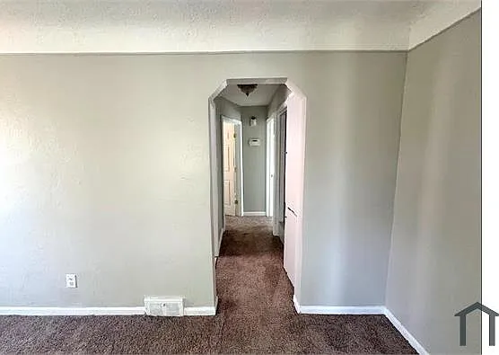 11910 Duchess St — Photo 6