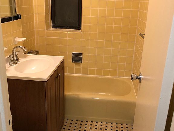 5th image of 14225 Pershing Cres