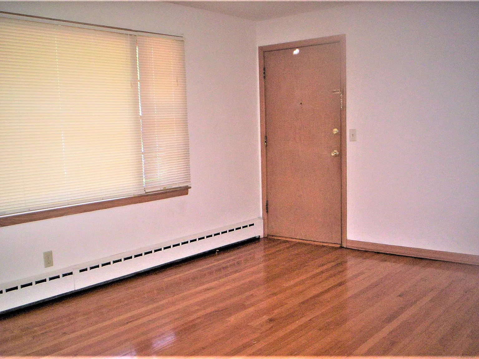 RM 406 Pawling Street - 2 — Photo 2