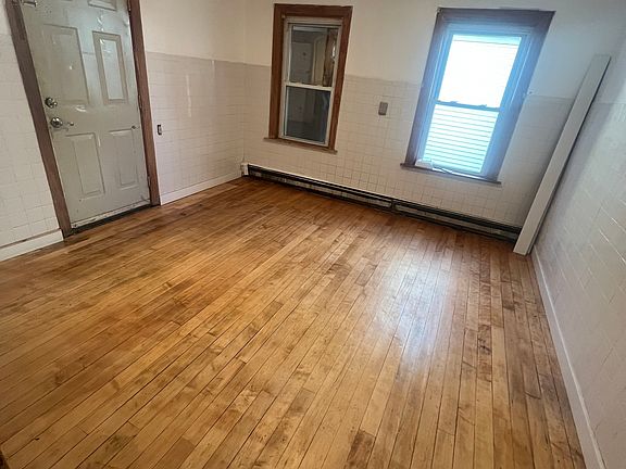 4th image of 33 W Park St #2