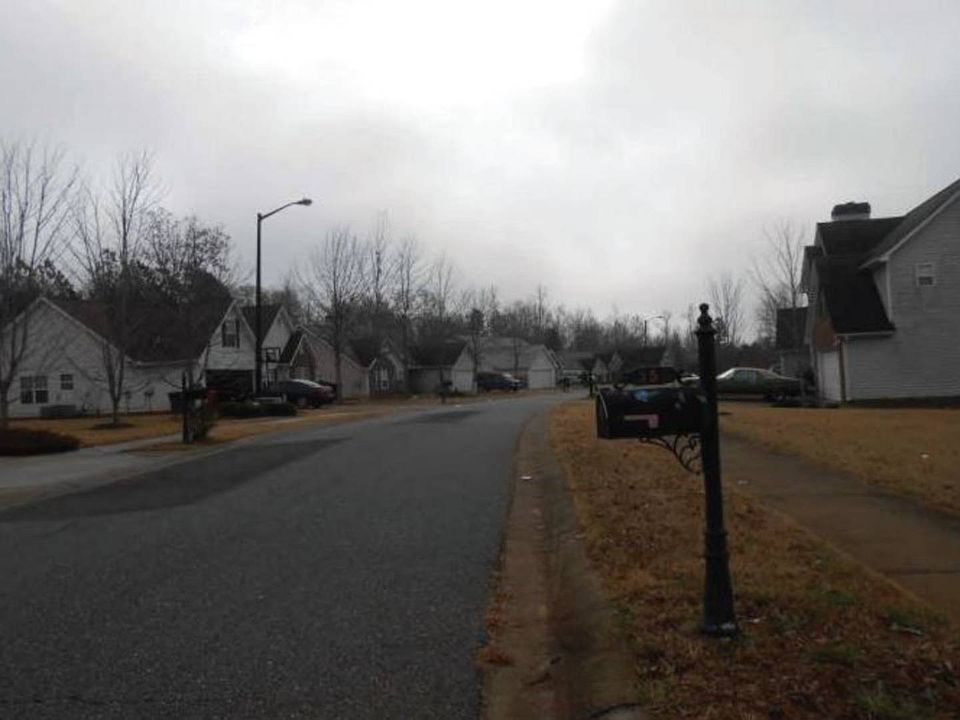 2nd image of 355 Maple Forge Dr