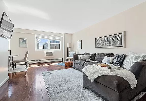 2nd image of 175 Willoughby St APT 12B