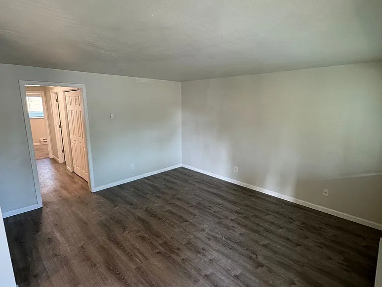 329 SW 10th St — Photo 7