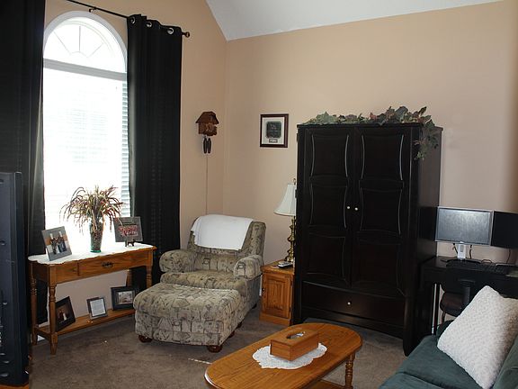 5th image of 20 Berlin Ct