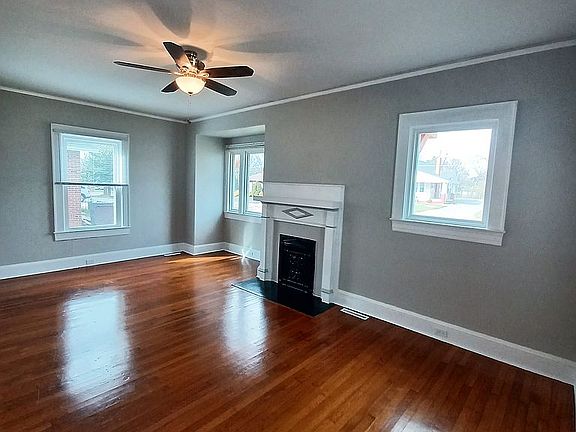 3rd image of 1305 Northup St